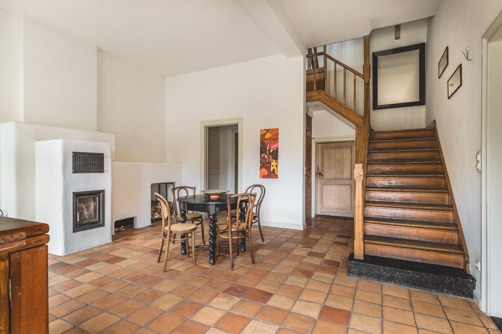 Immobilienangebot - Aachen - Wohnen - Stilsicher sanierte Hofanlage mit 2 Wohnhäusern und großen Stallungen