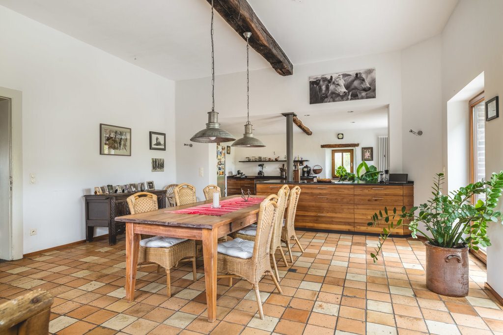 Immobilienangebot - Aachen - Wohnen - Stilsicher sanierte Hofanlage mit 2 Wohnhäusern und großen Stallungen