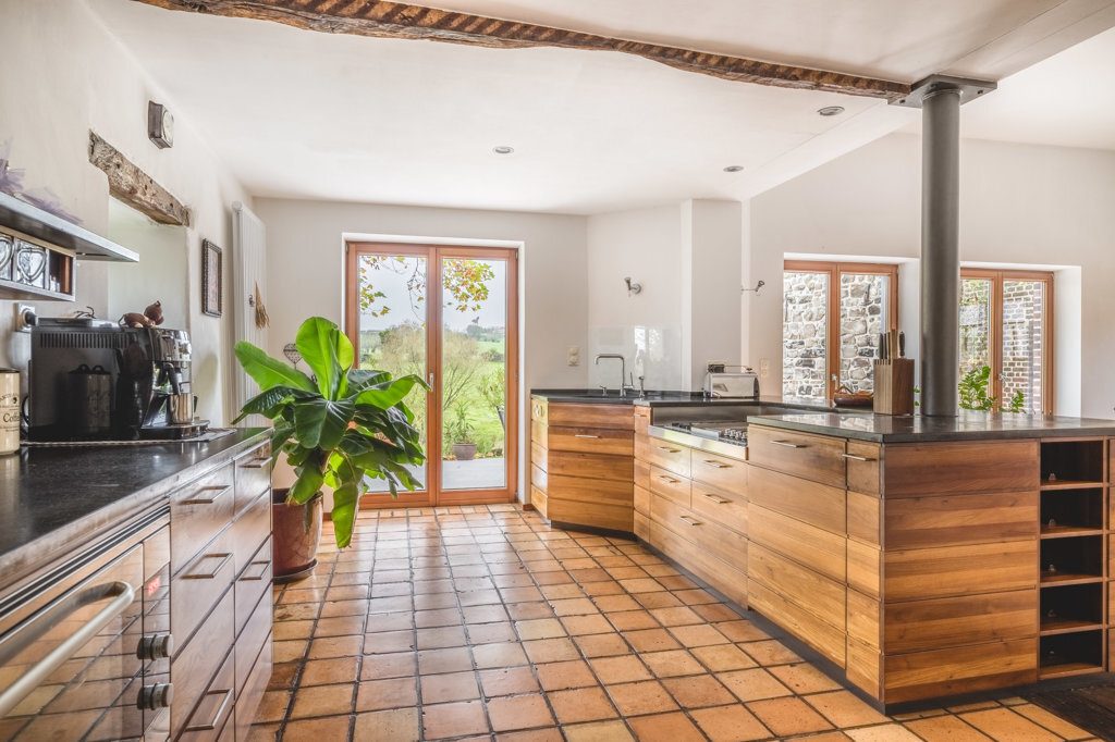 Immobilienangebot - Aachen - Wohnen - Stilsicher sanierte Hofanlage mit 2 Wohnhäusern und großen Stallungen