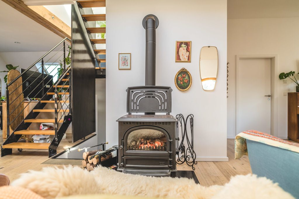 Immobilienangebot - Aachen - Wohnen - Stilsicher sanierte Hofanlage mit 2 Wohnhäusern und großen Stallungen
