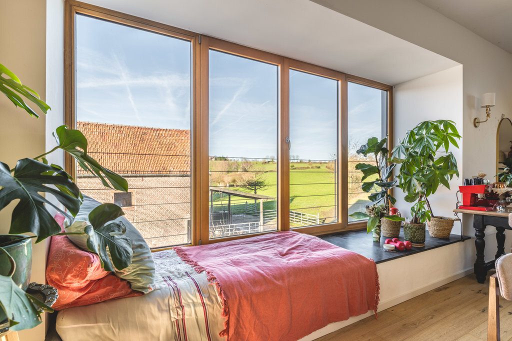 Immobilienangebot - Aachen - Wohnen - Stilsicher sanierte Hofanlage mit 2 Wohnhäusern und großen Stallungen