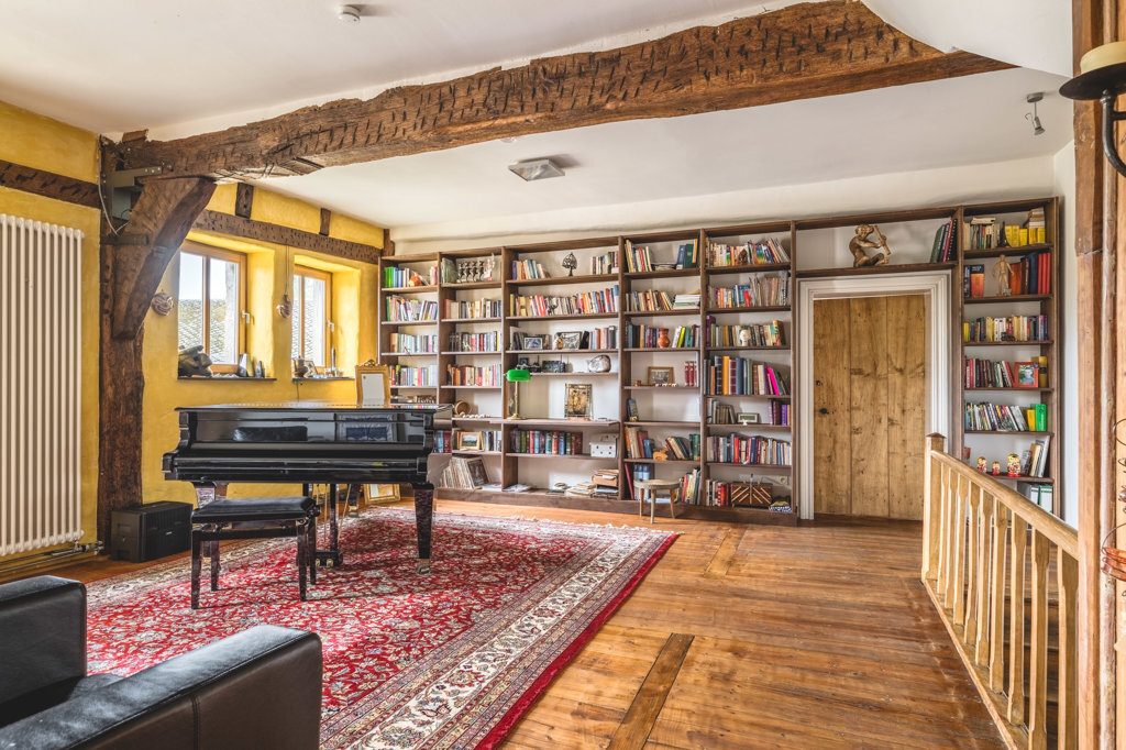 Immobilienangebot - Aachen - Wohnen - Stilsicher sanierte Hofanlage mit 2 Wohnhäusern und großen Stallungen