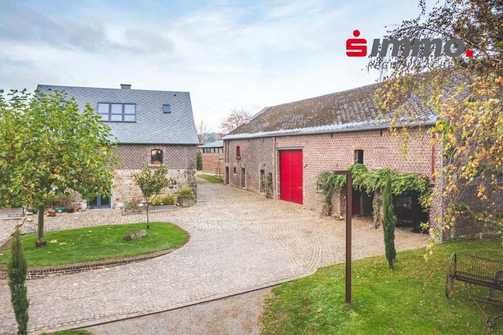 Immobilienangebot - Aachen - Wohnen - Stilsicher sanierte Hofanlage mit 2 Wohnhäusern und großen Stallungen