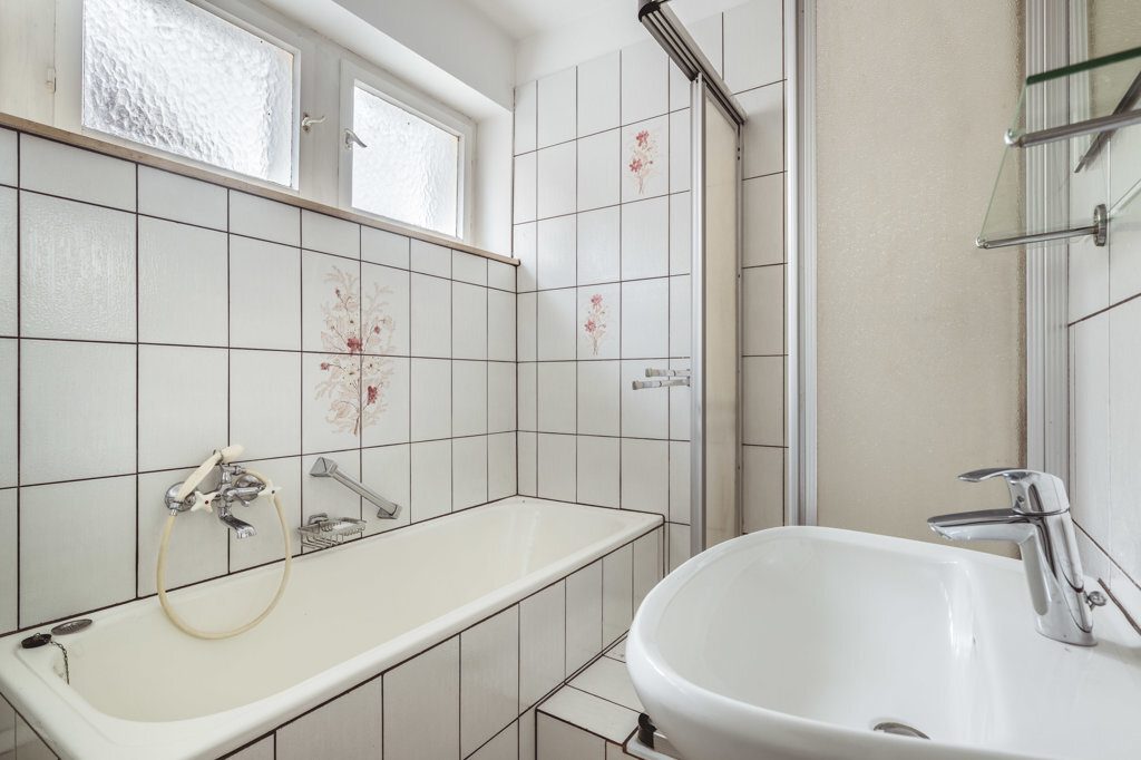 Immobilienangebot - Würselen - Wohnen - Bardenberg!
Einseitig angebautes Einfamilienhaus mit traumhaftem Garten