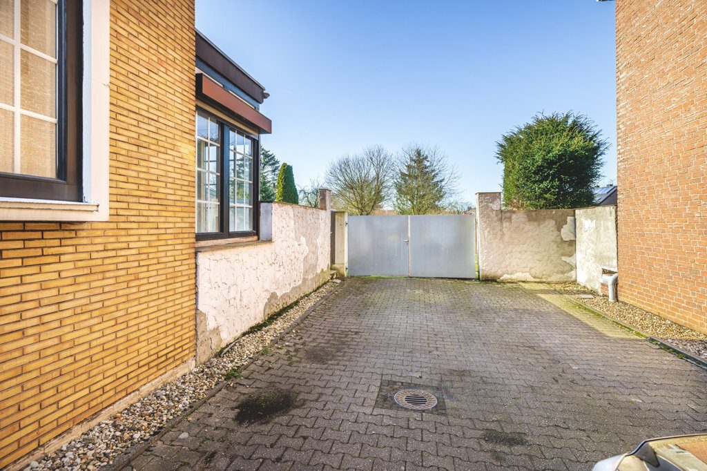 Immobilienangebot - Würselen - Wohnen - Bardenberg!
Einseitig angebautes Einfamilienhaus mit traumhaftem Garten