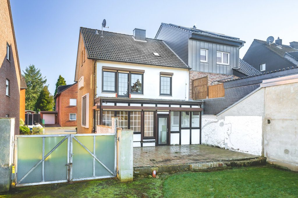 Immobilienangebot - Würselen - Wohnen - Bardenberg!
Einseitig angebautes Einfamilienhaus mit traumhaftem Garten