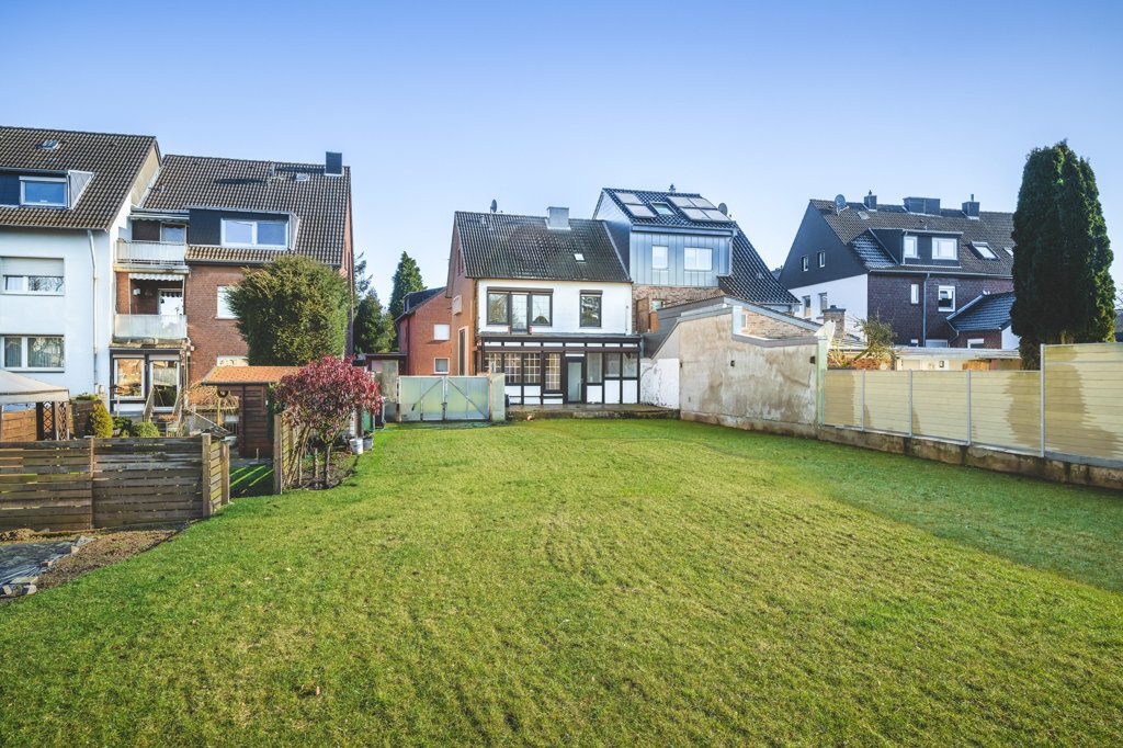 Immobilienangebot - Würselen - Wohnen - Bardenberg!
Einseitig angebautes Einfamilienhaus mit traumhaftem Garten