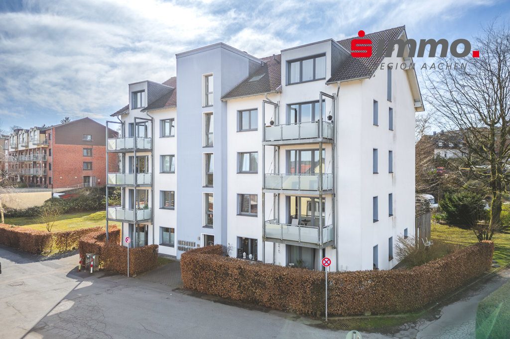 Immobilienangebot - Stolberg (Rheinland) / Büsbach - Renditehäuser - Junges KFW-40 Haus mit 17 altengerechten Wohnungen und 3 Garagen auf großem Grundstück