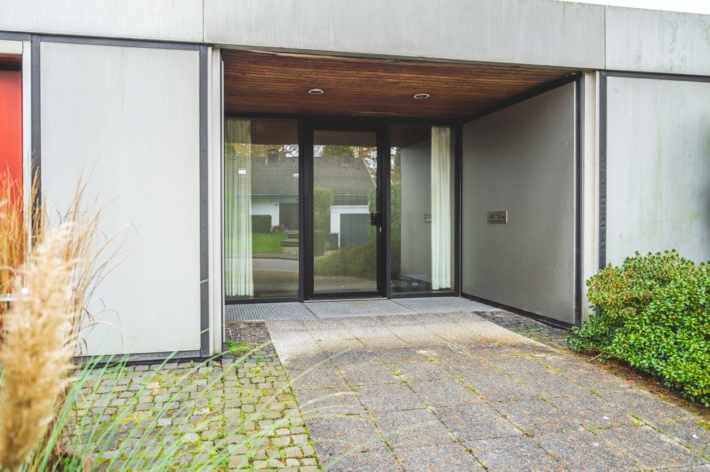 Immobilienangebot - Aachen - Wohnen - Exklusiver Bungalow mit großem Grundstück in sehr begehrter Lage von Aachen