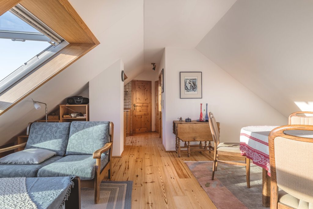 Immobilienangebot - Baesweiler / Beggendorf - Wohnen - Repräsentatives Zweifamilienhaus mit 2 Garagen in attraktiver Lage