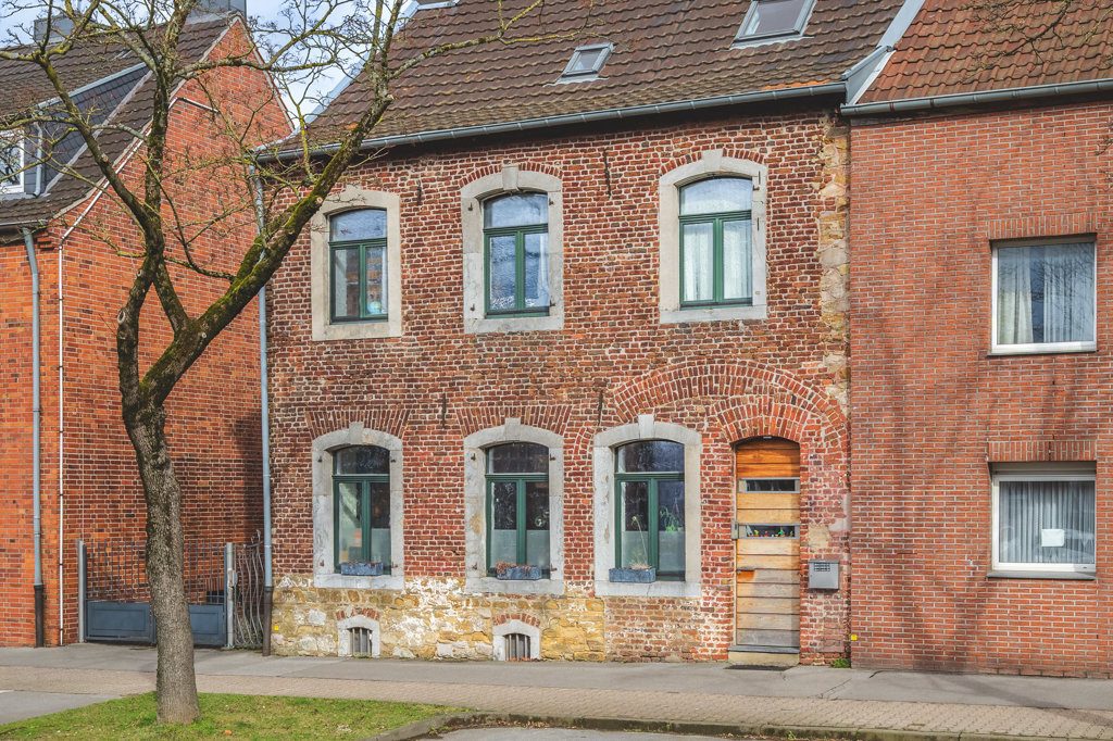 Immobilienangebot - Aachen - Wohnen - Ihr neues Zuhause wartet aus Sie - Historisches, denkmalgeschütztes Stadthaus mit kleinem Garten