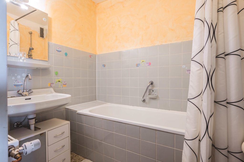 Immobilienangebot - Aachen - Wohnen - Laurensberg!
Langjährig vermietetes, gepflegtes Appartement mit Balkon als solide Kapitalanlage