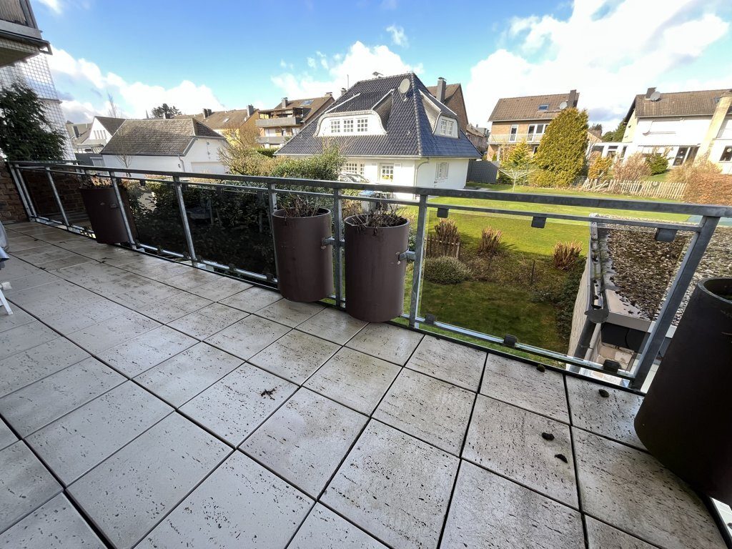 Immobilienangebot - Aachen - Wohnen - Ansprechende 3-Zimmer-Eigentumswohnung 
mit Balkon und Garage
