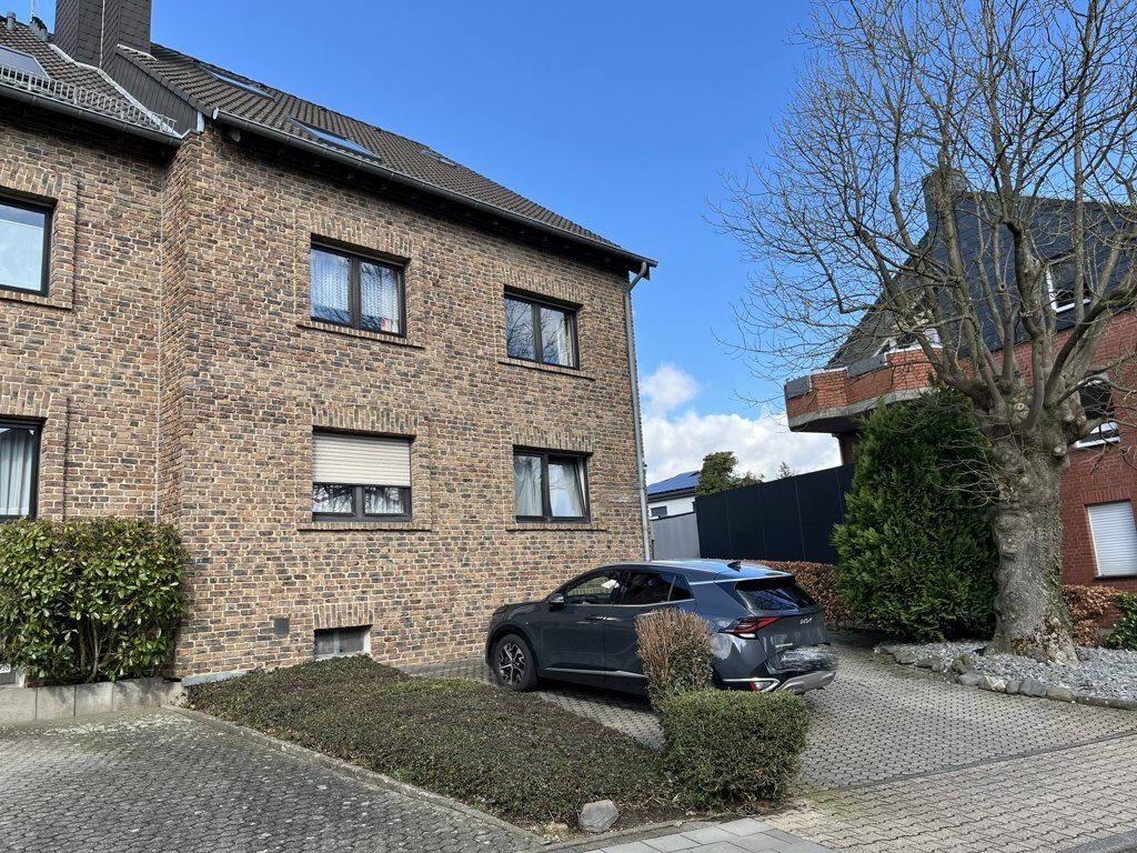 Immobilienangebot - Aachen - Wohnen - Ansprechende 3-Zimmer-Eigentumswohnung 
mit Balkon und Garage