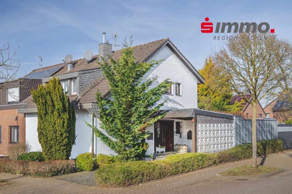 Immobilienangebot - Würselen - Wohnen - Bezugsfreie Doppelhaushälfte mit Garage in guter und ruhiger Lage