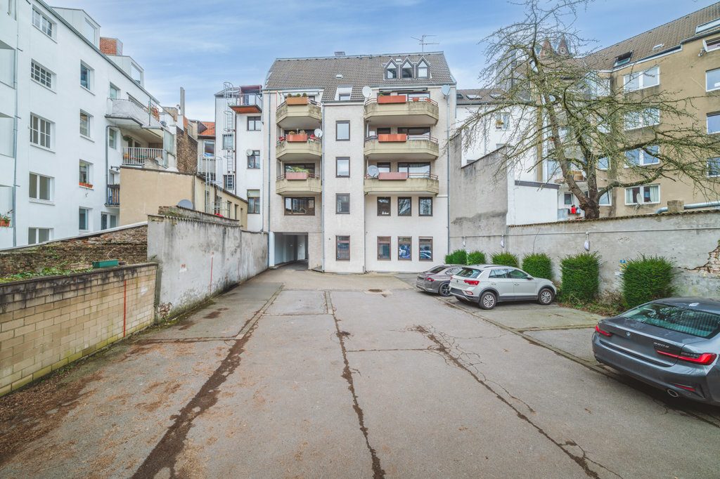 Immobilienangebot - Aachen - Rest/Spezial - Zwei vermietete Praxisflächen mit Parkplätzen in einem gut angebundenen Gebäudekomplex mit Aufzug