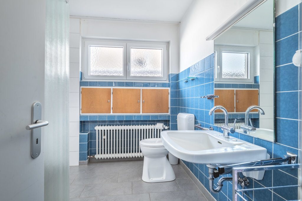 Immobilienangebot - Aachen - Wohnen - Freistehender Bungalow mit zwei Garagen 
in ruhiger und zentraler Lage