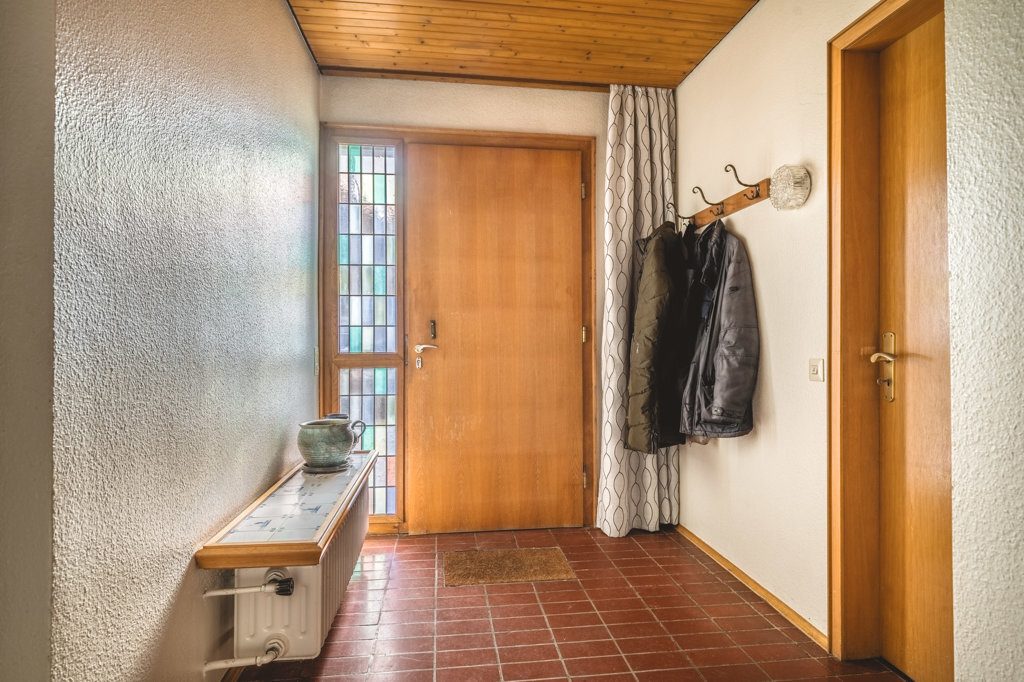Immobilienangebot - Aachen - Wohnen - Freistehender Bungalow mit zwei Garagen 
in ruhiger und zentraler Lage