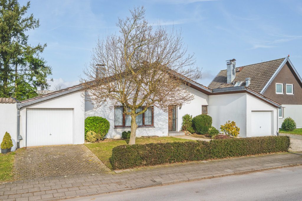 Immobilienangebot - Aachen - Wohnen - Freistehender Bungalow mit zwei Garagen 
in ruhiger und zentraler Lage