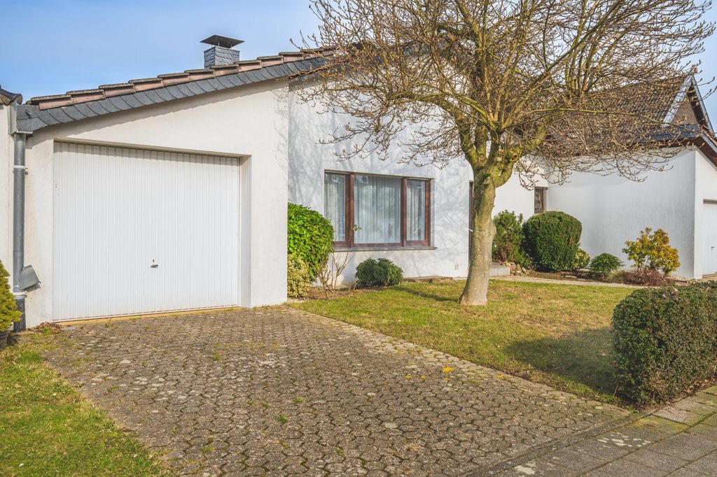 Immobilienangebot - Aachen - Wohnen - Freistehender Bungalow mit zwei Garagen 
in ruhiger und zentraler Lage