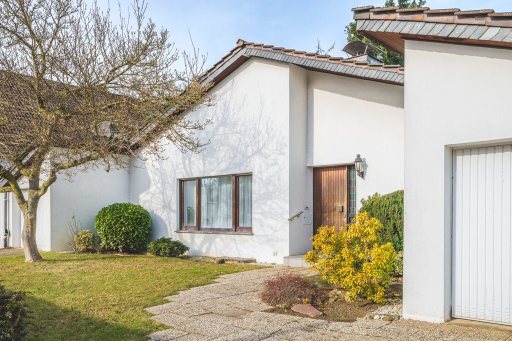 Immobilienangebot - Aachen - Wohnen - Freistehender Bungalow mit zwei Garagen 
in ruhiger und zentraler Lage