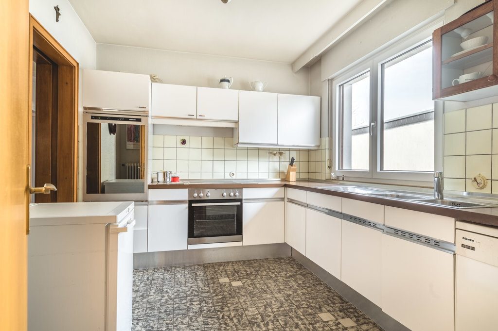 Immobilienangebot - Aachen - Wohnen - Freistehender Bungalow mit zwei Garagen 
in ruhiger und zentraler Lage