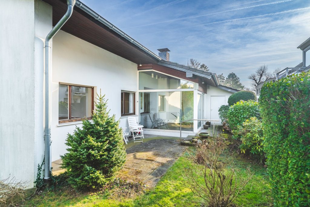 Immobilienangebot - Aachen - Wohnen - Freistehender Bungalow mit zwei Garagen 
in ruhiger und zentraler Lage