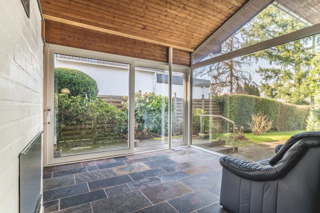 Immobilienangebot - Aachen - Wohnen - Freistehender Bungalow mit zwei Garagen 
in ruhiger und zentraler Lage
