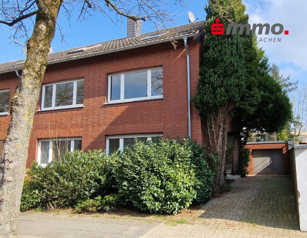 Immobilienangebot - Würselen - Wohnen - Raum für neue Ideen!
Geräumiges Dreifamilienhaus mit Doppelgarage und großem Garten