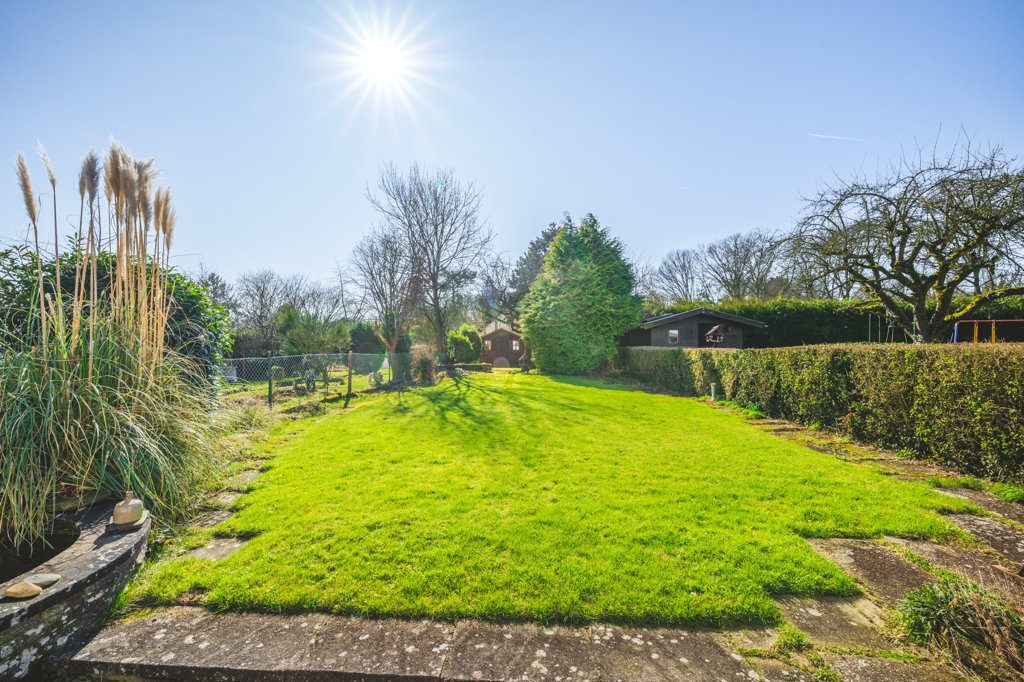 Immobilienangebot - Aachen - Wohnen - Raum für neue Ideen!
Attraktives Einfamilienhaus mit großem Südgarten in Laurensberg
