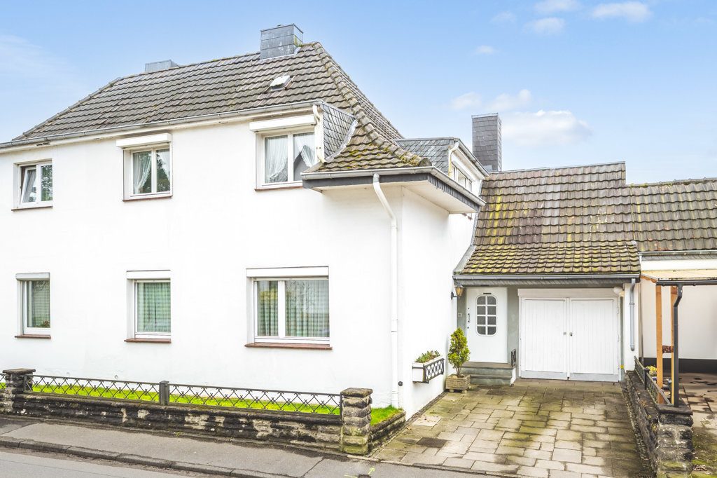 Immobilienangebot - Aachen - Wohnen - Raum für neue Ideen!
Attraktives Einfamilienhaus mit großem Südgarten in Laurensberg