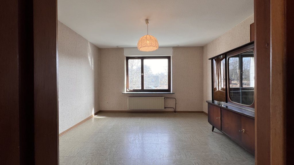 Immobilienangebot - Monschau - Wohnen - Freistehendes Einfamilienhaus mit Garage 
und Garten in sehr ruhiger Lage