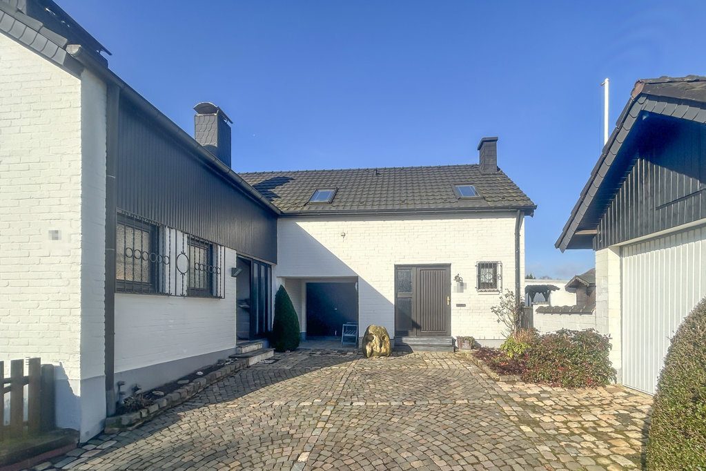 Immobilienangebot - Alsdorf - Wohnen - Frei stehendes Zweifamilienhaus in einem ruhigen, begehrten Wohnviertel