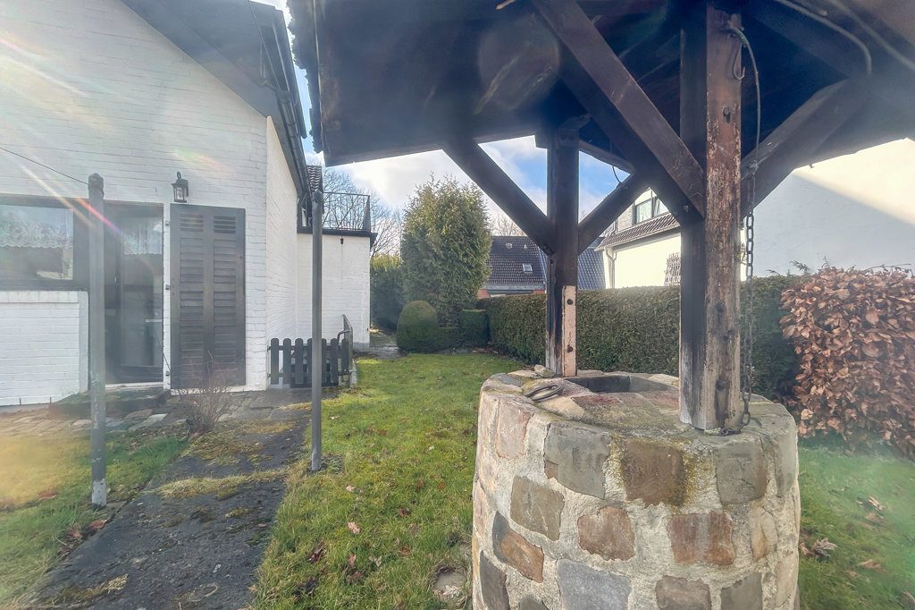 Immobilienangebot - Alsdorf - Wohnen - Frei stehendes Zweifamilienhaus in einem ruhigen, begehrten Wohnviertel