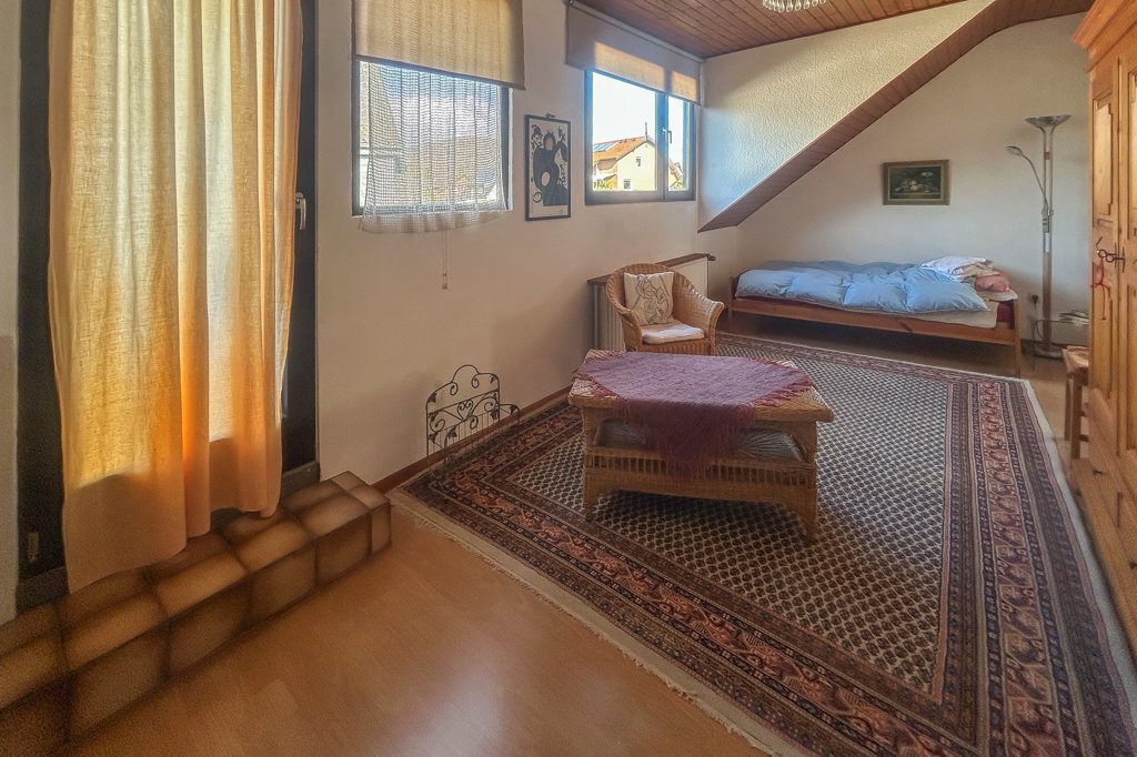 Immobilienangebot - Alsdorf - Wohnen - Frei stehendes Zweifamilienhaus in einem ruhigen, begehrten Wohnviertel