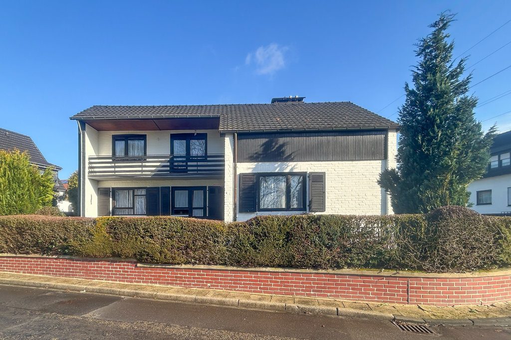 Immobilienangebot - Alsdorf - Wohnen - Frei stehendes Zweifamilienhaus in einem ruhigen, begehrten Wohnviertel