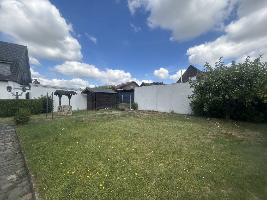Immobilienangebot - Alsdorf - Wohnen - Frei stehendes Zweifamilienhaus in einem ruhigen, begehrten Wohnviertel