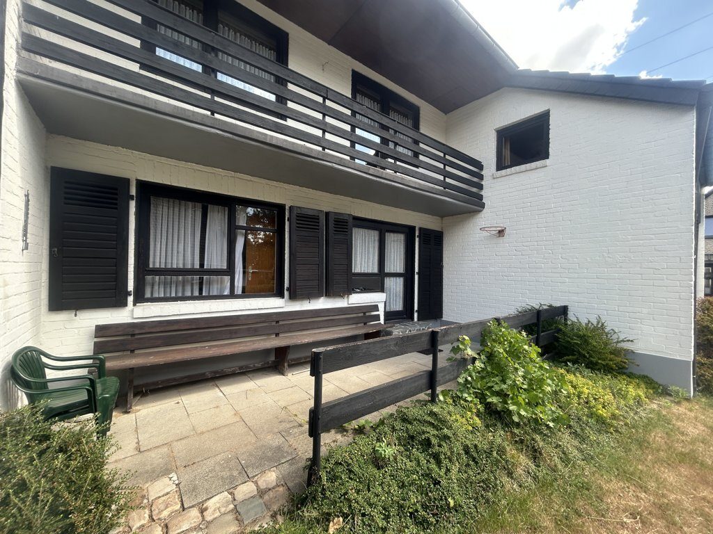 Immobilienangebot - Alsdorf - Wohnen - Frei stehendes Zweifamilienhaus in einem ruhigen, begehrten Wohnviertel