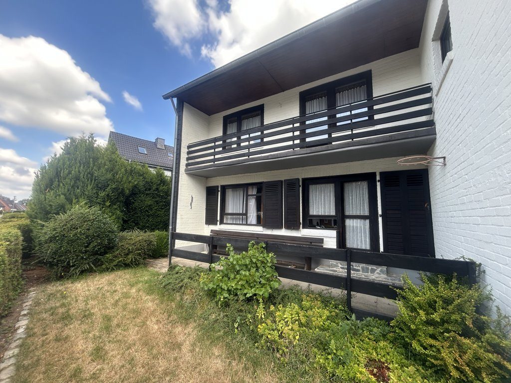 Immobilienangebot - Alsdorf - Wohnen - Frei stehendes Zweifamilienhaus in einem ruhigen, begehrten Wohnviertel