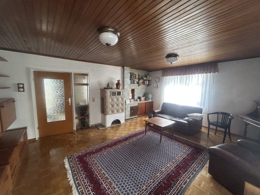 Immobilienangebot - Alsdorf - Wohnen - Frei stehendes Zweifamilienhaus in einem ruhigen, begehrten Wohnviertel