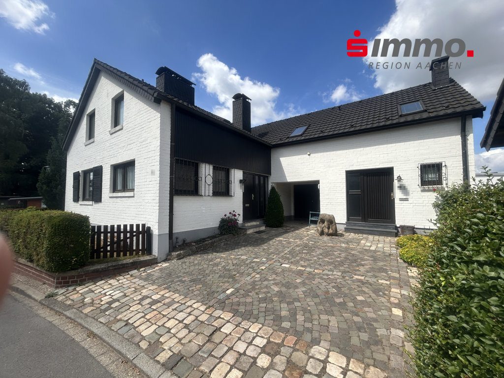 Immobilienangebot - Alsdorf - Wohnen - Frei stehendes Zweifamilienhaus in einem ruhigen, begehrten Wohnviertel