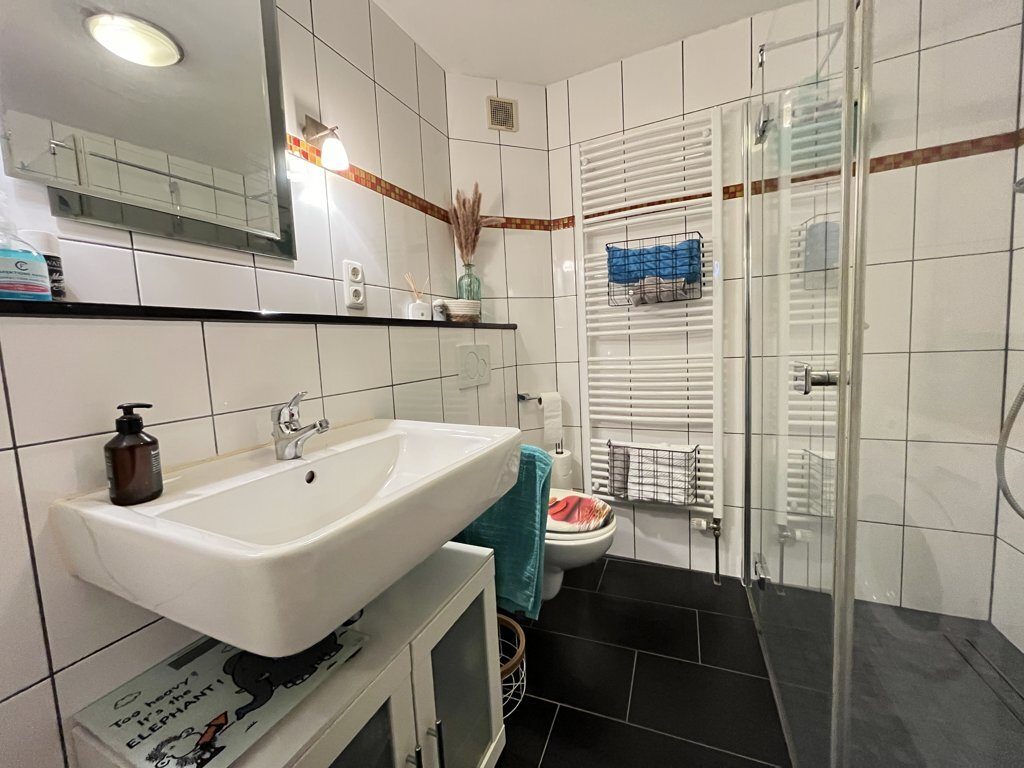 Immobilienangebot - Würselen - Wohnen - Ideal für Eigennutzer und Anleger!
Zwei gepflegte Einfamilienhäuser mit großen Gärten