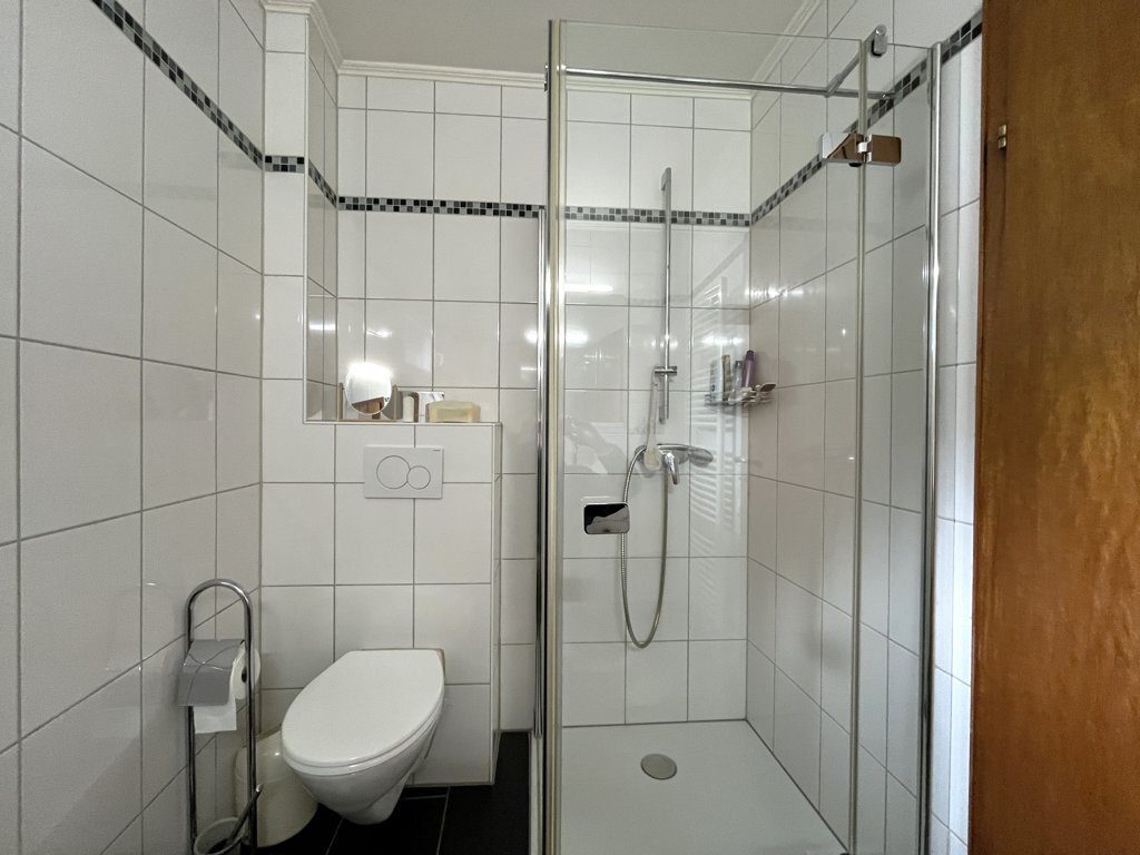 Immobilienangebot - Würselen - Wohnen - Ideal für Eigennutzer und Anleger!
Zwei gepflegte Einfamilienhäuser mit großen Gärten