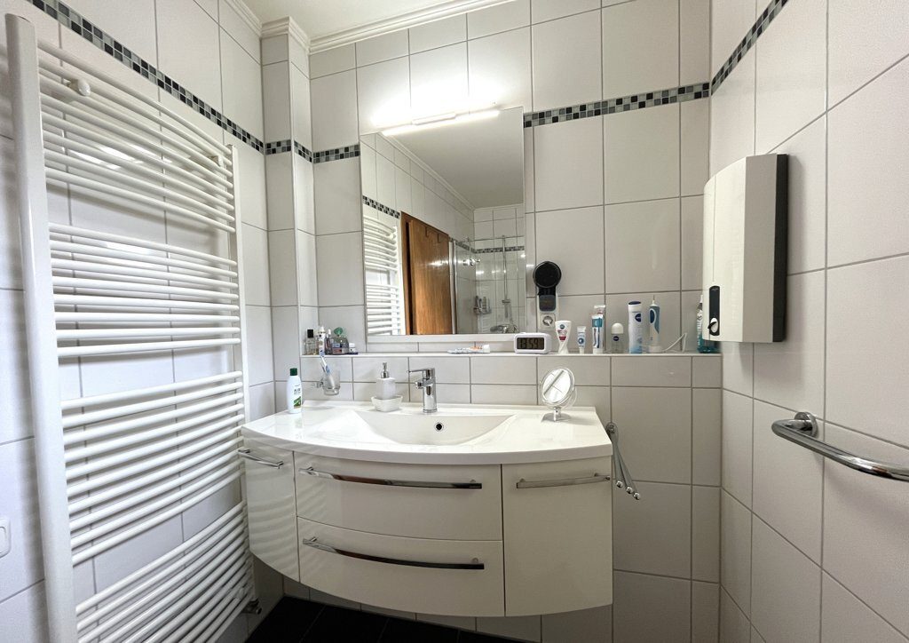 Immobilienangebot - Würselen - Wohnen - Ideal für Eigennutzer und Anleger!
Zwei gepflegte Einfamilienhäuser mit großen Gärten