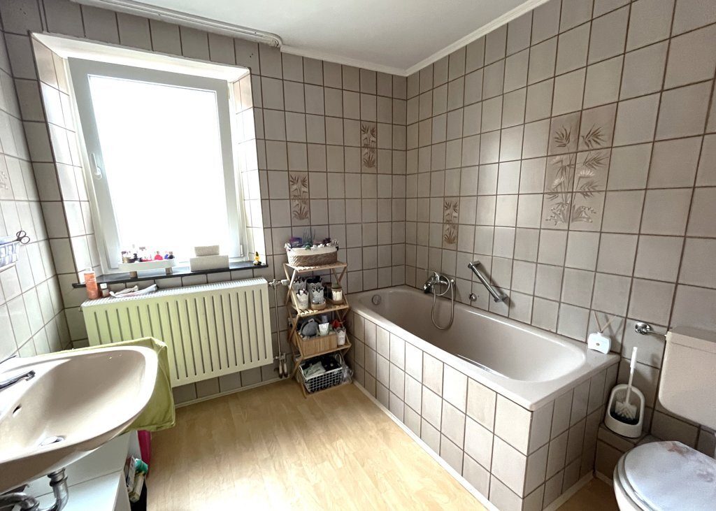 Immobilienangebot - Würselen - Wohnen - Ideal für Eigennutzer und Anleger!
Zwei gepflegte Einfamilienhäuser mit großen Gärten