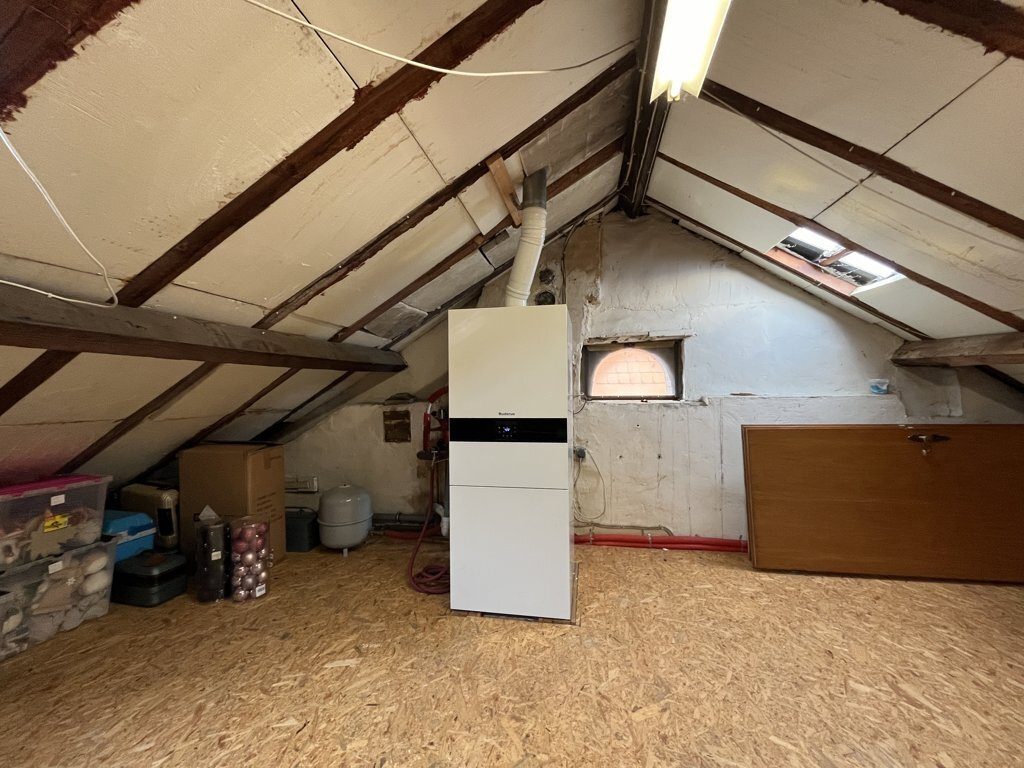 Immobilienangebot - Würselen - Wohnen - Ideal für Eigennutzer und Anleger!
Zwei gepflegte Einfamilienhäuser mit großen Gärten