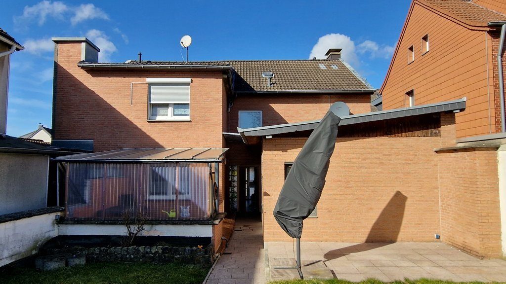 Immobilienangebot - Würselen - Wohnen - Ideal für Eigennutzer und Anleger!
Zwei gepflegte Einfamilienhäuser mit großen Gärten