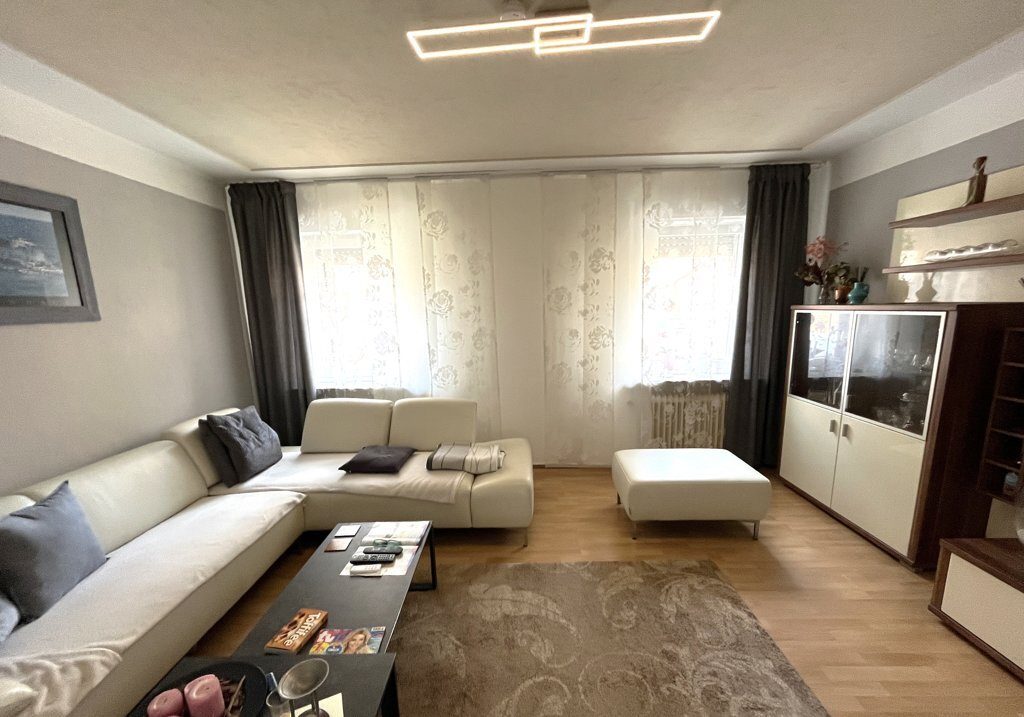 Immobilienangebot - Würselen - Wohnen - Ideal für Eigennutzer und Anleger!
Zwei gepflegte Einfamilienhäuser mit großen Gärten
