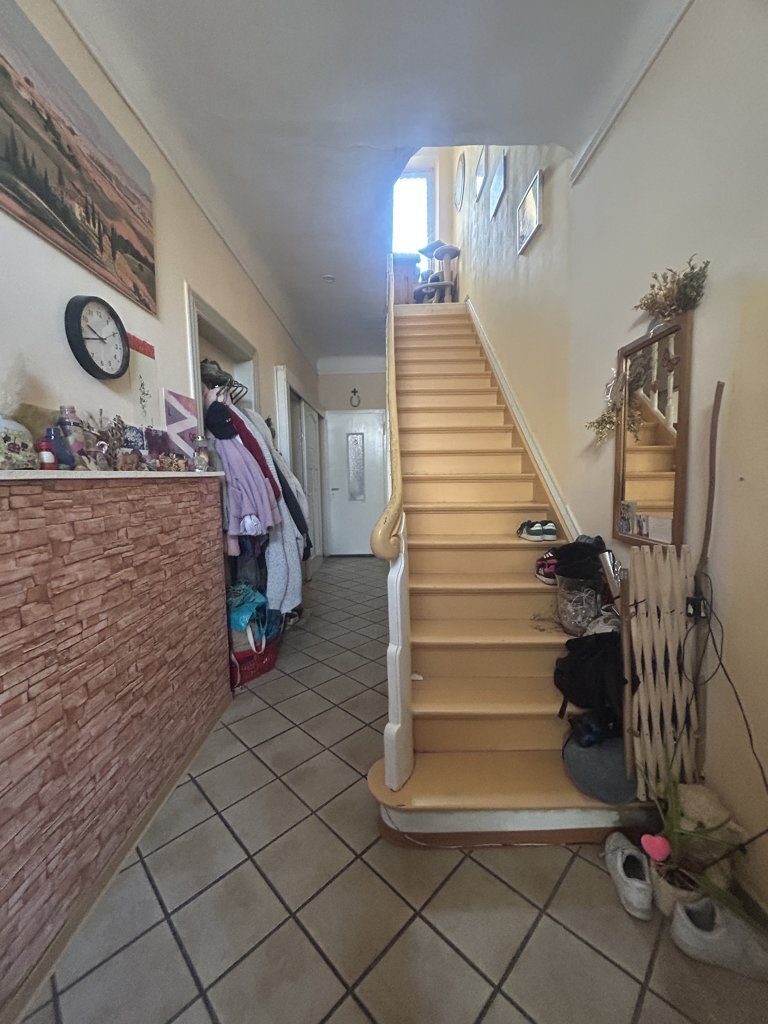 Immobilienangebot - Eschweiler - Wohnen - Zentral gelegenes Einfamilienreihenhaus mit außergewöhnlich großem Garten