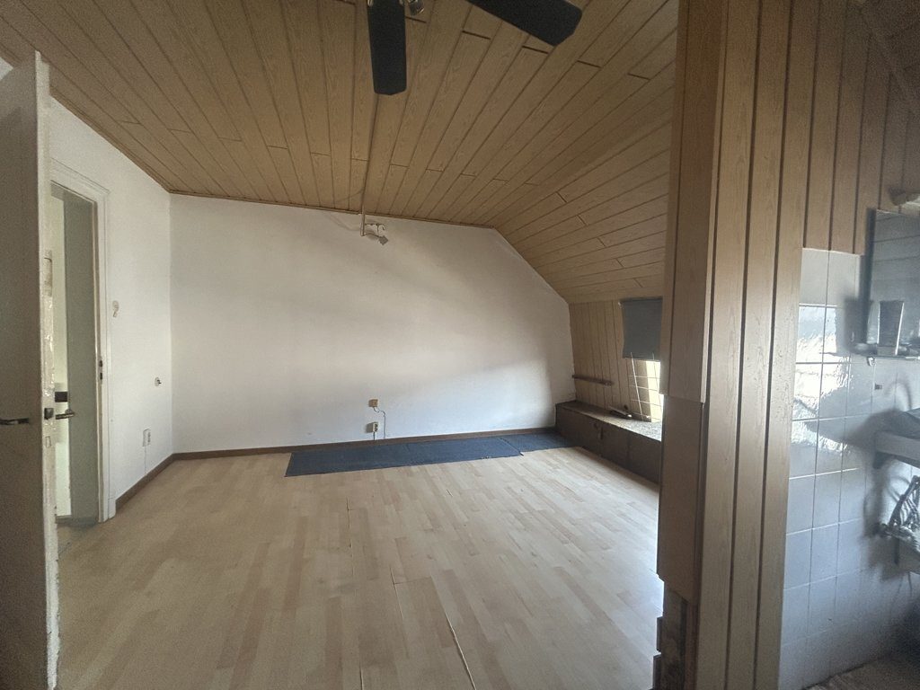 Immobilienangebot - Eschweiler - Wohnen - Zentral gelegenes Einfamilienreihenhaus mit außergewöhnlich großem Garten
